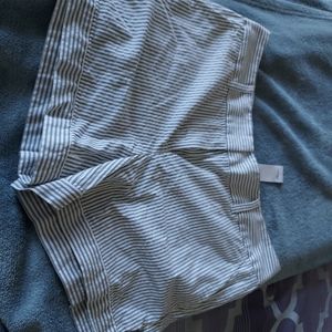 BRAND NEW Loft 4" Gray and White Striped Shorts